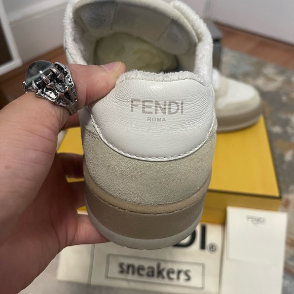 EUC Men’s Size 8 (Euro Sz 41) Fendi Match Low Top Suede Sneakers In White/Beige - Picture 16 of 17